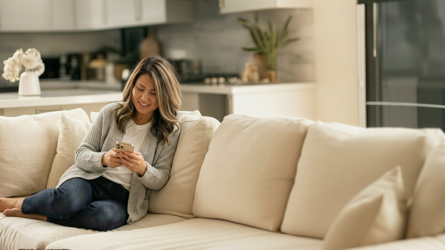 cutchorama_couch_-ar_9151_-v_7_fbe98e15-3ba3-4b0d-a8eb-8ac6f28add1b